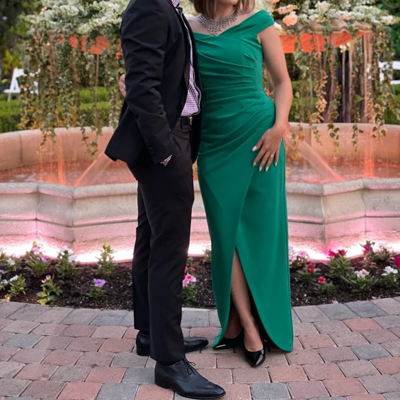 Calvin Klein formal dress. Built in corset. Green. Size 4 - Picture 1 of 7